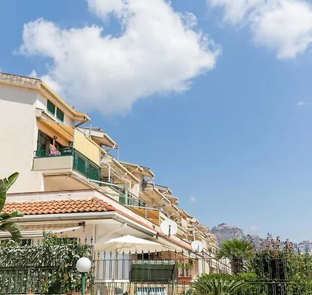 Appartamento Glass Cinquecento Giardini Naxos Exterior photo