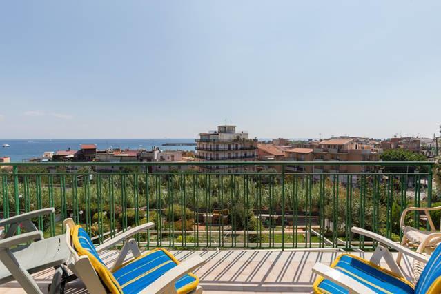 Glass Cinquecento Apartment